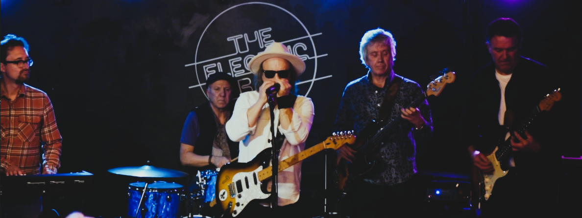Clayton Denwood presenta una nueva y audaz declaración con «Lookin’ for a Road»