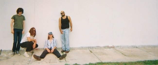 El grupo The Get Alongs de Toronto se sumerge en la bruma veraniega en “Sunday Afternoon”