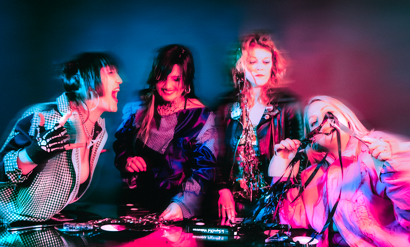 Taxi Girls de Montreal derriban las puertas con su nuevo sencillo «Say It!»