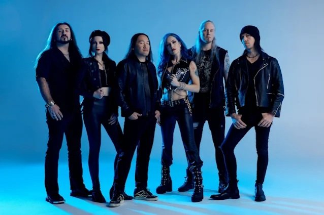 DragonForce anuncia a Alissa White-Gluz como nueva vocalista y primera frontwoman de la banda
