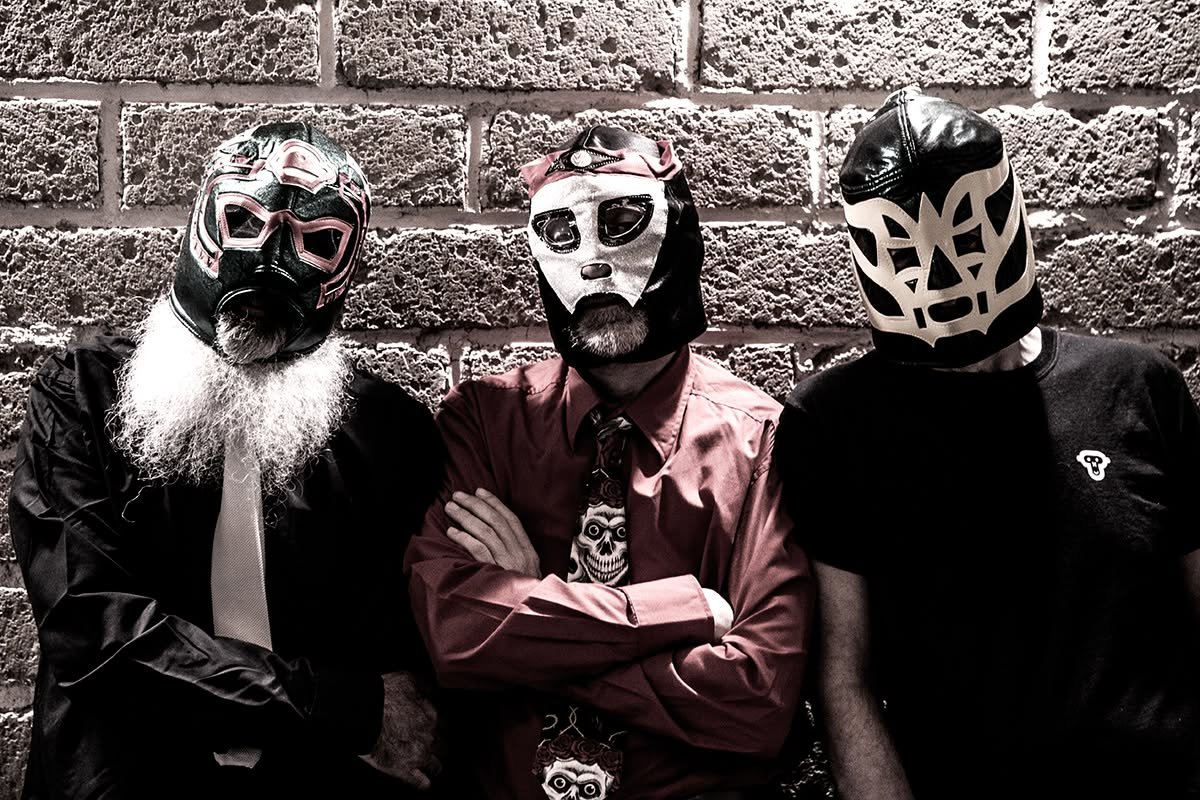 En su nuevo EP, Fiesta Alba combina math rock y electrónica en cinco temas marcados por la distopía contemporánea y la resistencia cultural