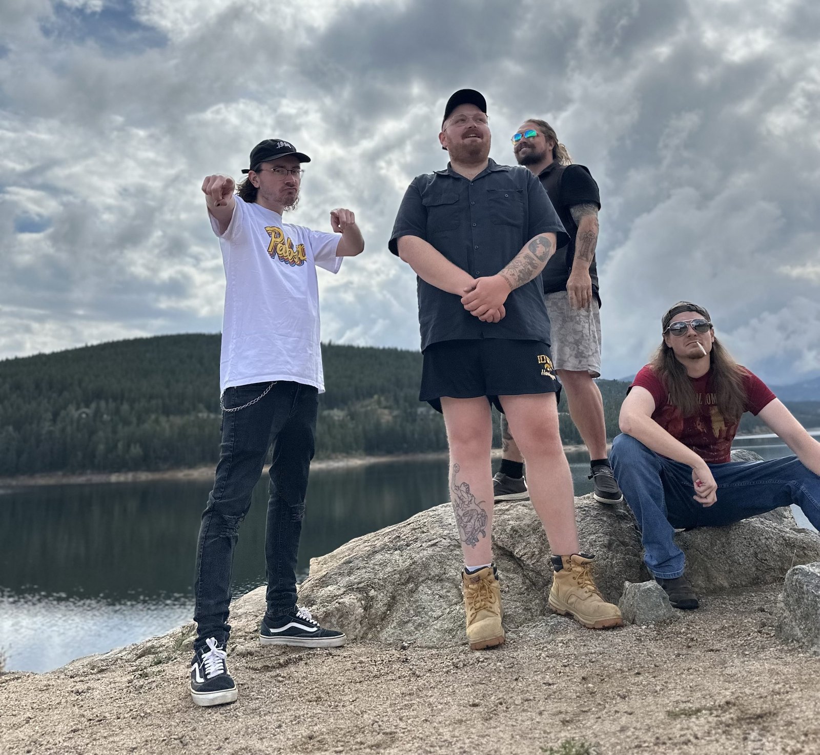 Drunk Dial Records de Portland da vida a bandas ficticias en «Fakes – Volume Three: A Charity Compilation»