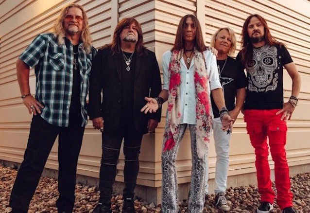 Tesla comparte la nueva canción original «Never Alone» de su próximo álbum