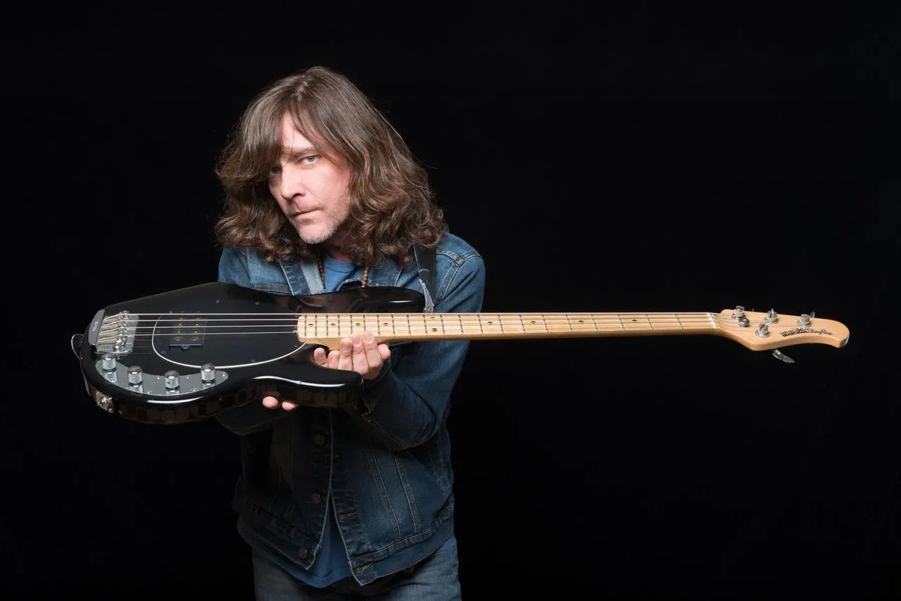Murió Kevin Chown, reconocido bajista del rock y el metal internacional