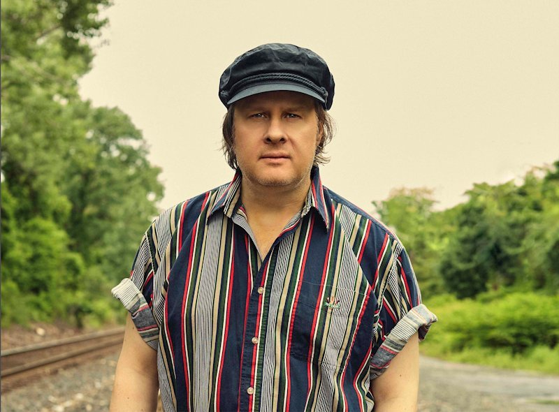 Tras 7 años, el rockero estadounidense Jonny Couch presenta su álbum «Where The Sidewalk Ends» producido por 4 productores